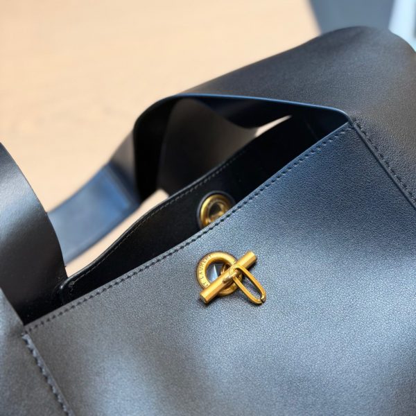Saint Laurent black shoulder bag · 27x30 · P265