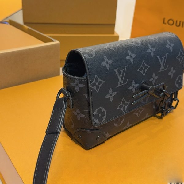 p165 Lv steamer wearable黑花盒子包 22年10月才上市的最新款～ 男女同款 可甜可盐 颜值很高