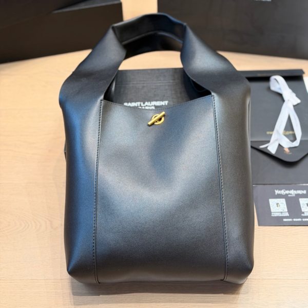 Saint Laurent black shoulder bag · 27x30 · P265