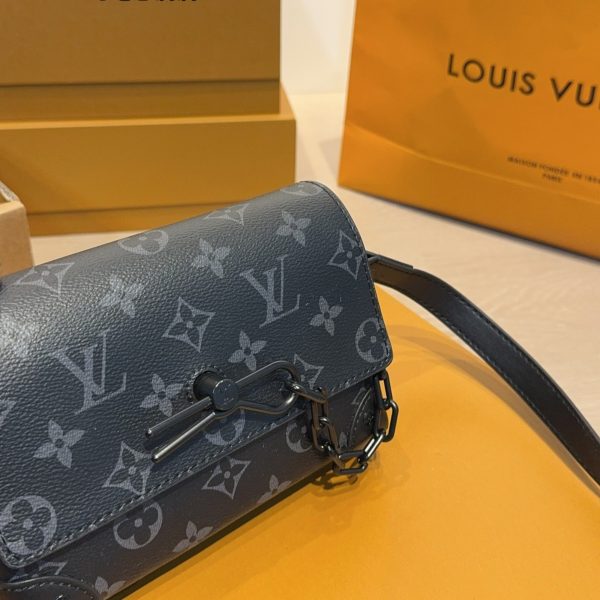 p165 Lv steamer wearable黑花盒子包 22年10月才上市的最新款～ 男女同款 可甜可盐 颜值很高