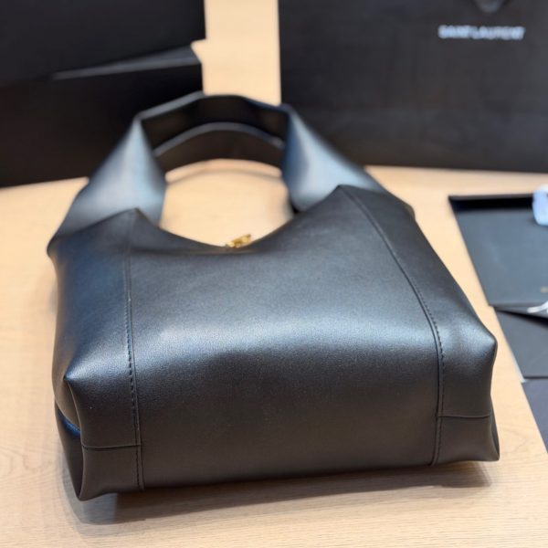 Saint Laurent black shoulder bag · 27x30 · P265