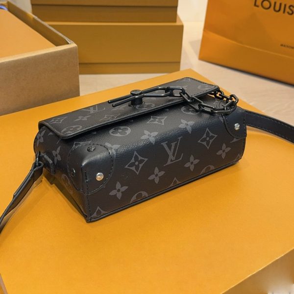 p165 Lv steamer wearable黑花盒子包 22年10月才上市的最新款～ 男女同款 可甜可盐 颜值很高