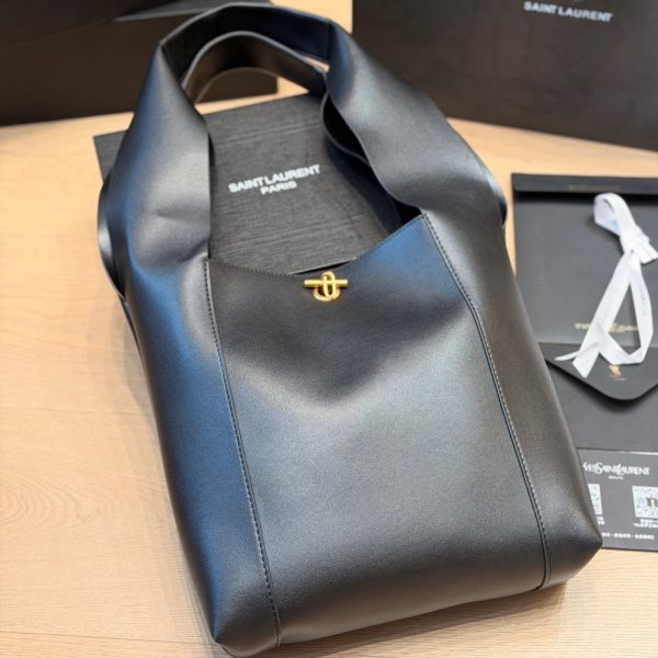 Saint Laurent black shoulder bag · 27x30 · P265
