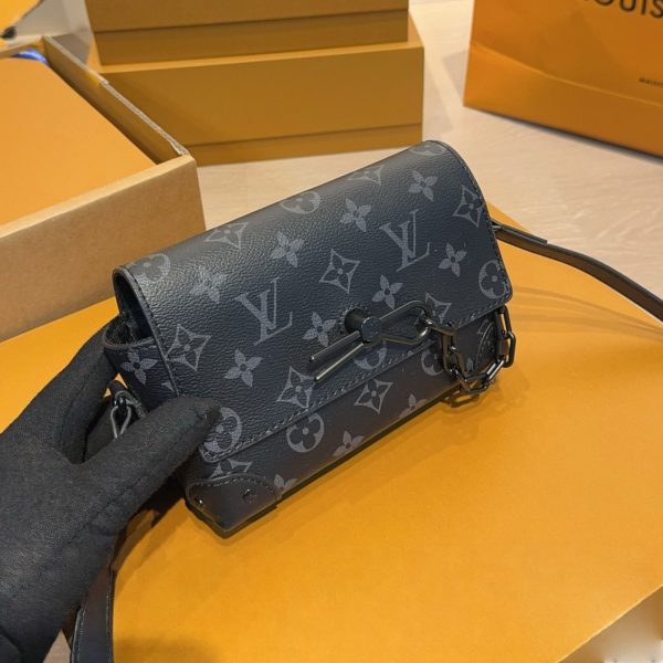 p165 Lv steamer wearable黑花盒子包 22年10月才上市的最新款～ 男女同款 可甜可盐 颜值很高