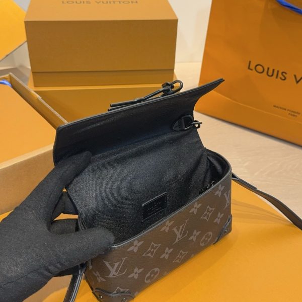 p165 Lv steamer wearable黑花盒子包 22年10月才上市的最新款～ 男女同款 可甜可盐 颜值很高