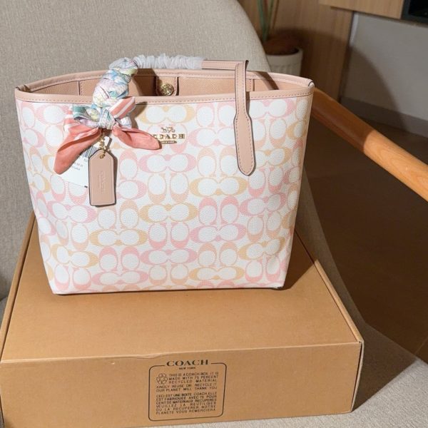 Coach City26 Tote in Signature Coated Canvas, 26 cm