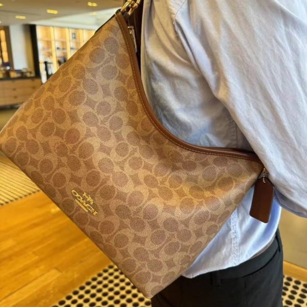 COACH~蔻驰爆款流浪包新配色来啦~ 蔻驰 Lauren Shoulder 单肩包 爆款流浪包出新配色啦~ 还没入手的