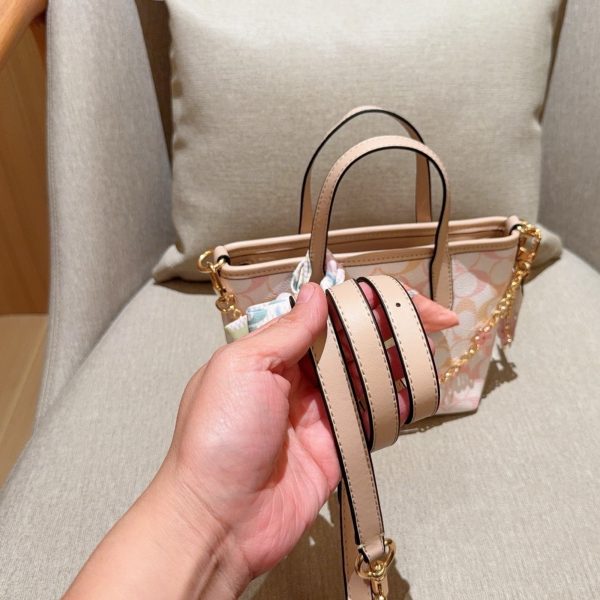 175 Coach 蔻驰 mini city15 系列托特包 迷你购物袋 菜篮子 尺寸：16×14×9 礼盒包装e713
