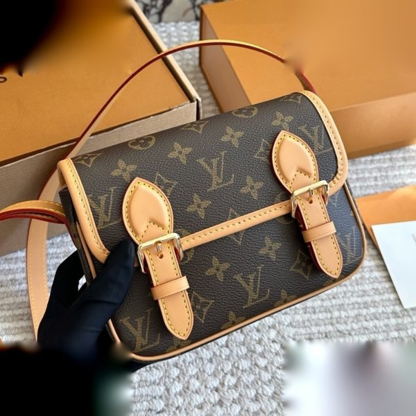 185 Set Box Size: 19 16cm L-Style New Satchel Mail Bag — Adorable Little Mail Carrier. Highly Recommended — Absolutely Lovely!