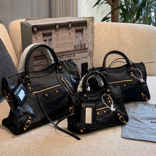 Le City Motorcycle Bag in Distressed Lambskin — Parisian house