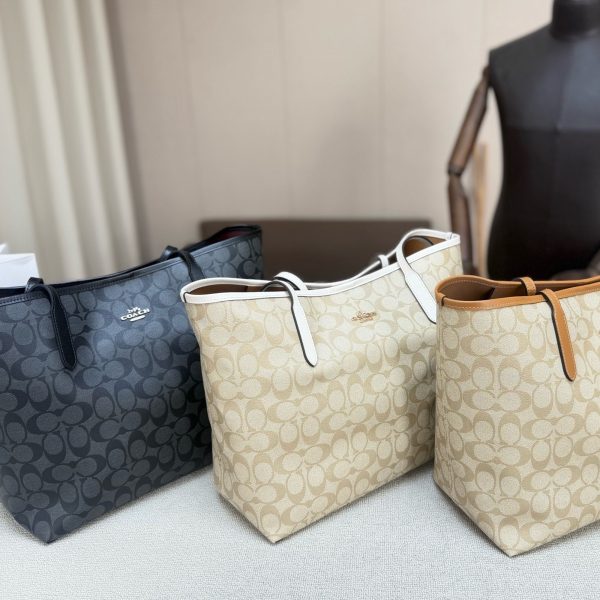Coach City Tote 33 Signature Coated Canvas Tote — P225