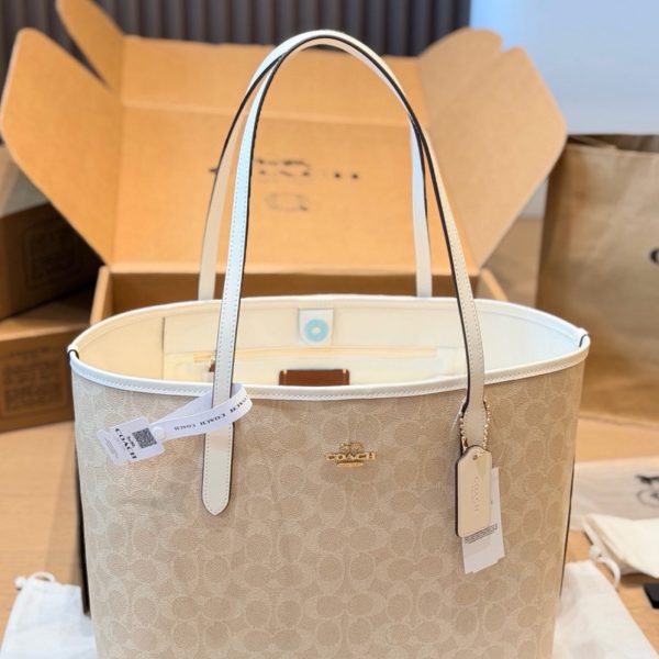 Coach City Tote in Leather, Ref P235 — Large Carryall