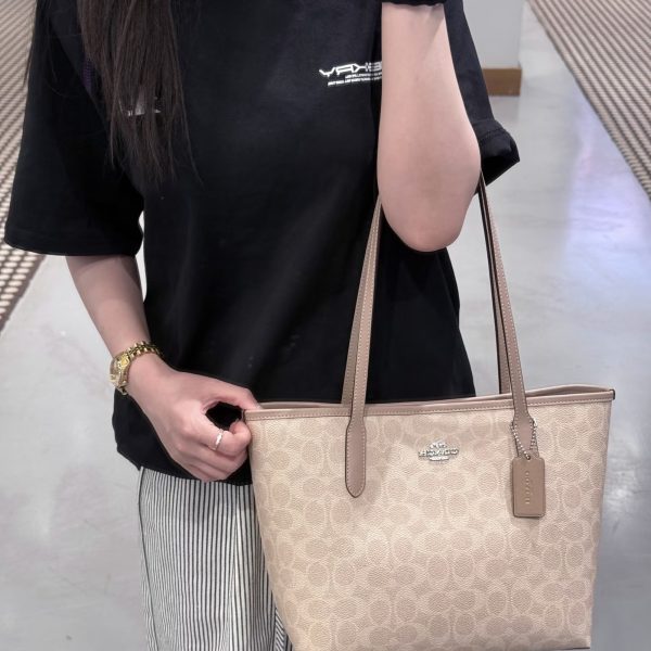 City Tote 26cm Long-Base Shoulder Bag