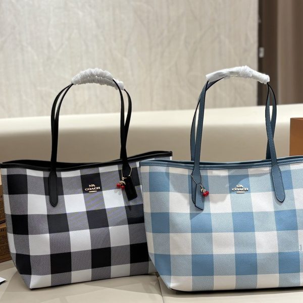Coach City33 Tote in Check Print, Ref P144