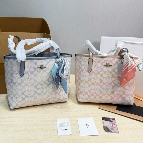 Coach City 26 Tote in Signature Coated Canvas, P119