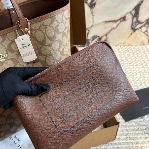 Coach Signature Logo City Tote — 35 × 27 cm Reversible Shopper
