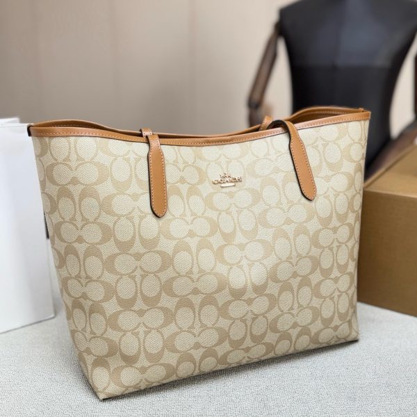 Coach City Tote 33 Signature Coated Canvas & Leather — P225