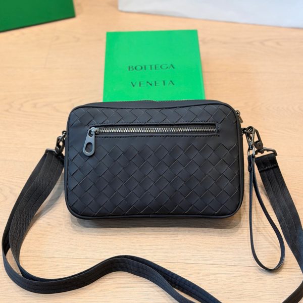 Bottega Veneta Intrecciato Black Calfskin Crossbody Bag P175