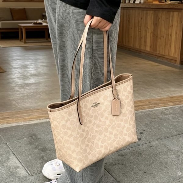 City26 Structured Tote with Interior Organizer Panel