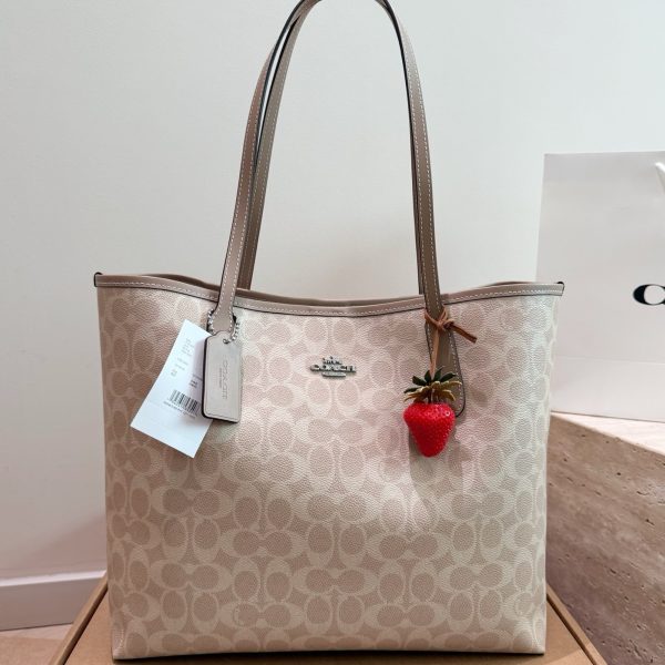 Coach City33 Tote with Strawberry Charm, 35×27 cm, P235