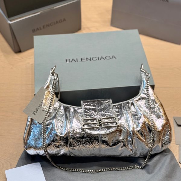 复刻版 牛皮p300 p285 Balenciaga 银色褶皱腋下包​​ 巴黎世家银色褶皱腋下包，金属光泽皮革+独特褶皱