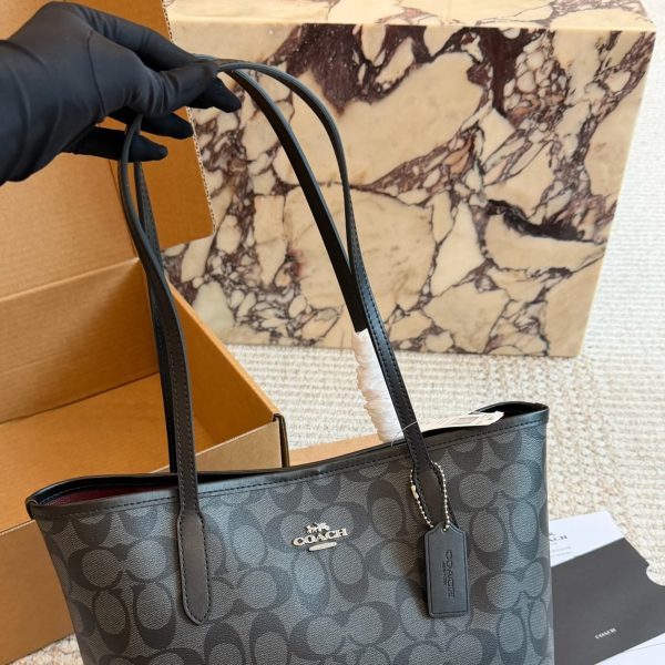 210 配盒 size：23.26 小号 新款单面city托特包 coach蔻驰经典logo购物袋tote包 大爆款 分