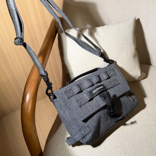 220 无盒 巴黎世家 Balenciaga 巴黎家最新邮差牛仔包！实物巨巨巨好看!! 尺寸：24×17×8 ff