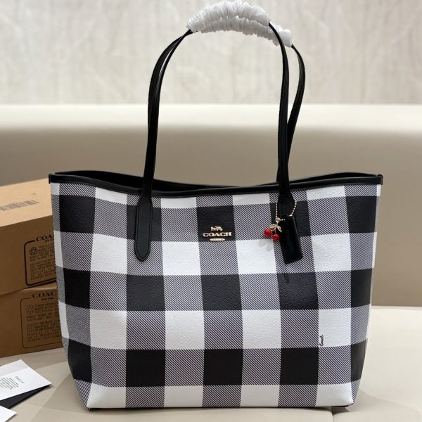 蔻驰特价 P144 飞机盒 C家 City33 tote 格纹限定 Coach City33托特包格纹限定款 搭配手提肩