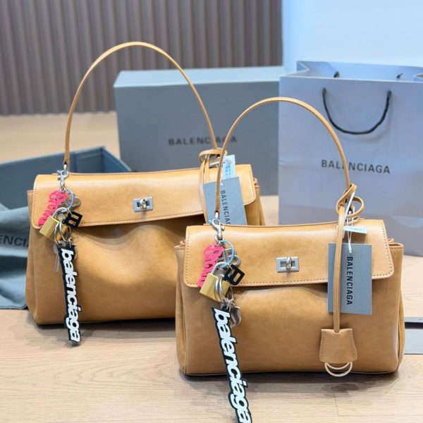 顶级原单 银扣 p305 p295 Balenciaga Rodeo Bag 黑色款​​，黑色小牛皮，弧形翻盖包型 +