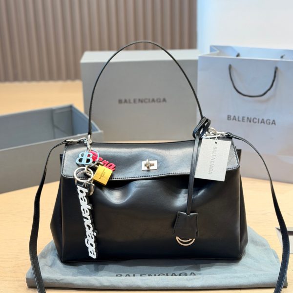 顶级原单 银扣 p305 p295 Balenciaga Rodeo Bag 黑色款​​，黑色小牛皮，弧形翻盖包型 +