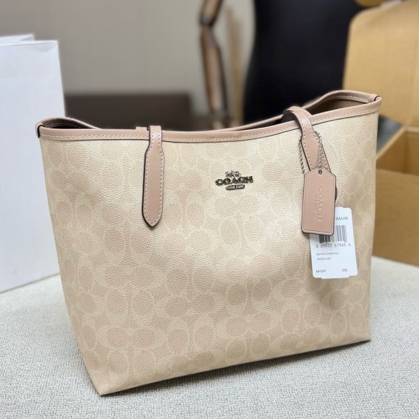 颜色合集 P205，配飞机盒 COACH City Tote 26托特包，经典棕色老花涂层帆布+皮革提手，简约大气超百搭