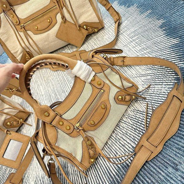 ￼ p310 p320 275 折叠礼盒包装 巴黎世家Balenciaga lecity系列手提机车包，米白帆布+棕色麂