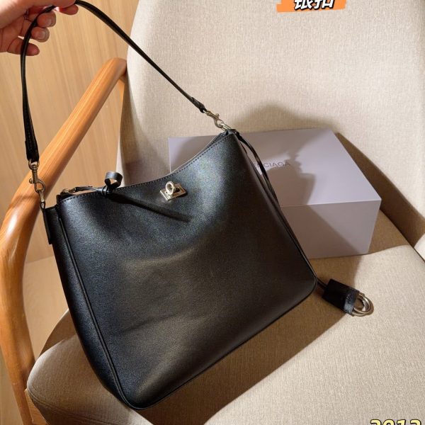 245 Balenciagia巴黎世家 Rodeo系列单肩腋下包！单肩斜挎！ 尺寸29×25×8 礼盒包装2012