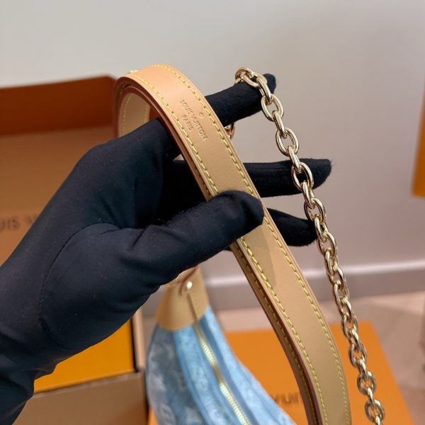 P220 配盒 size：上宽23 12cm Lv 月亮包（Loop） 牛仔夏天超级火， 可真的有它火的道理呀！ 真真香