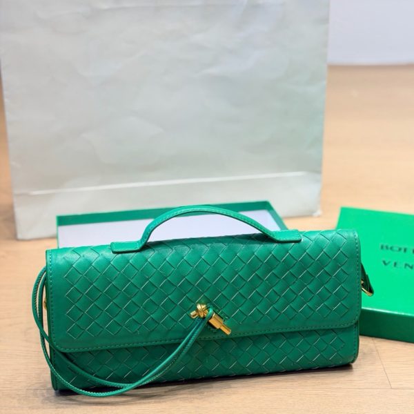 牛皮版本 p190 Bottega Veneta Knot 编织手拿包 斜挎包​​，黑色小牛皮 + 经典 Intrecc