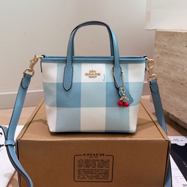 P175 格子系列 COACH City15迷你托特包​​ COACH City15迷你托特包，粉彩彩虹印花+牛剖层革拼