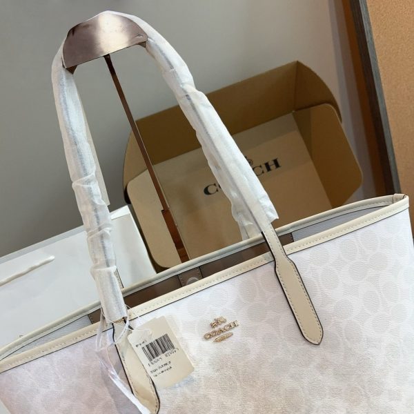 p175配礼盒. 蔻驰COACH City托特包 购物袋带垫肩哦 逛街真的无敌实用好嘛 简单百搭 颜值高 日常出街首选
