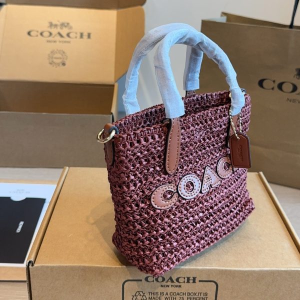 p190 Coach蔻驰新品city迷你托特草编包 清爽颜色 好搭配春夏必备 包型轻巧耐看 随性感满满 尺寸：15 6