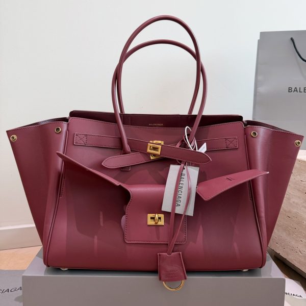 P335 P335 P295 卡戴珊look 巴黎世家 甲甲卡戴珊(Kim Kardashian)套装巴黎世家家的 (铂