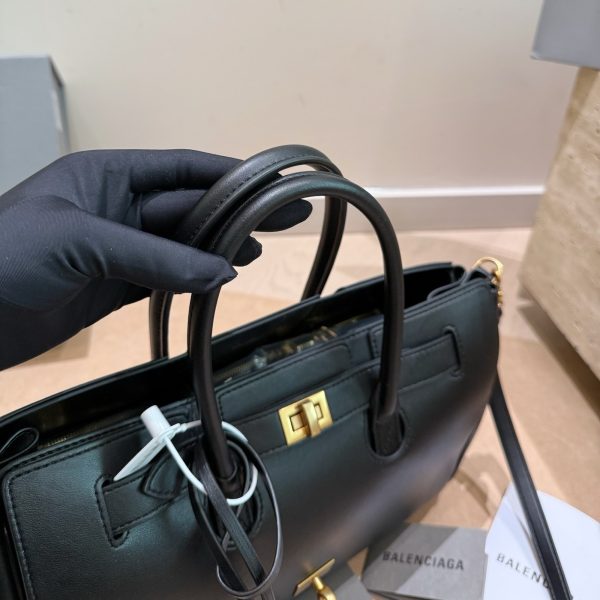 P335小号 卡戴珊look 巴黎世家 甲甲卡戴珊(Kim Kardashian)套装巴黎世家家的 (铂金包Balenc