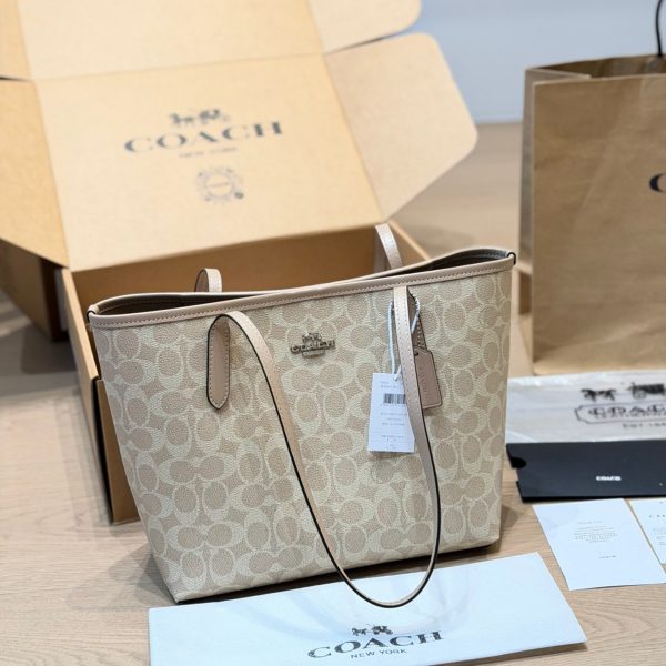 复刻版 牛皮 p190 蔻驰City23迷你托特包​​ COACH City23迷你托特包，经典双C老花+奶茶色，PVC
