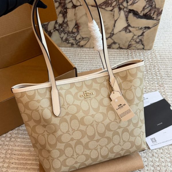 210 配盒 size：23.26 小号 新款单面city托特包 coach蔻驰经典logo购物袋tote包 大爆款 分