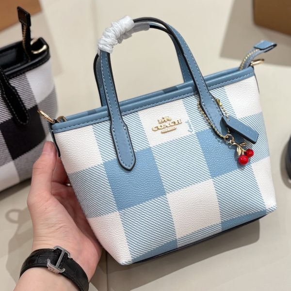 蔻驰特价 P129 飞机盒 City15 菜篮子 格纹限定 Coach City15迷你菜篮子格纹限定 黑白格纹与蓝白格