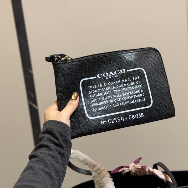 蔻驰特价 ¥144 飞机盒 size：35 27cm 蔻驰 city托特包双面 经典logo购物袋tote包 大爆款 分