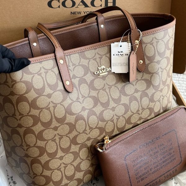 配盒¥175 size：35 27cm coach 家 经典双面city托特包 经典logo购物袋tote包 大爆款 分
