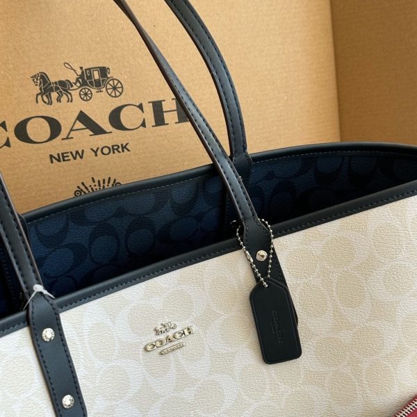 配盒¥175 size：35 27cm coach 家 经典双面city托特包 经典logo购物袋tote包 大爆款 分
