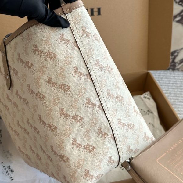 配盒¥175 size：35 27cm coach 家 经典双面city托特包 经典logo购物袋tote包 大爆款 分