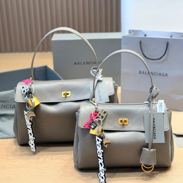 顶级原单 金扣 p305 p295 Balenciaga Rodeo Bag 黑色款​​，黑色小牛皮，弧形翻盖包型 +