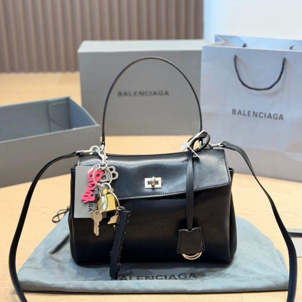 顶级原单 银扣 p305 p295 Balenciaga Rodeo Bag 黑色款​​，黑色小牛皮，弧形翻盖包型 +