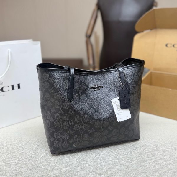 颜色合集 P205，配飞机盒 COACH City Tote 26托特包，经典棕色老花涂层帆布+皮革提手，简约大气超百搭